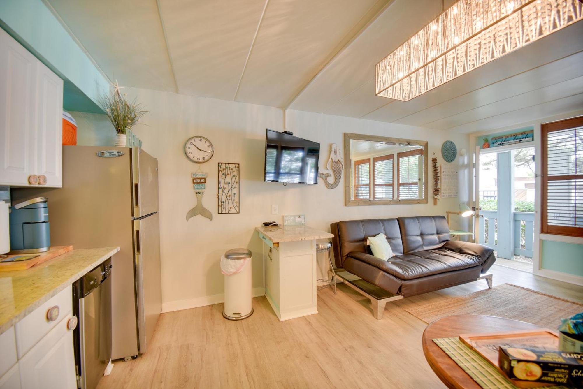 Chic Virginia Beach Retreat - Pool, Steps To Beach エクステリア 写真