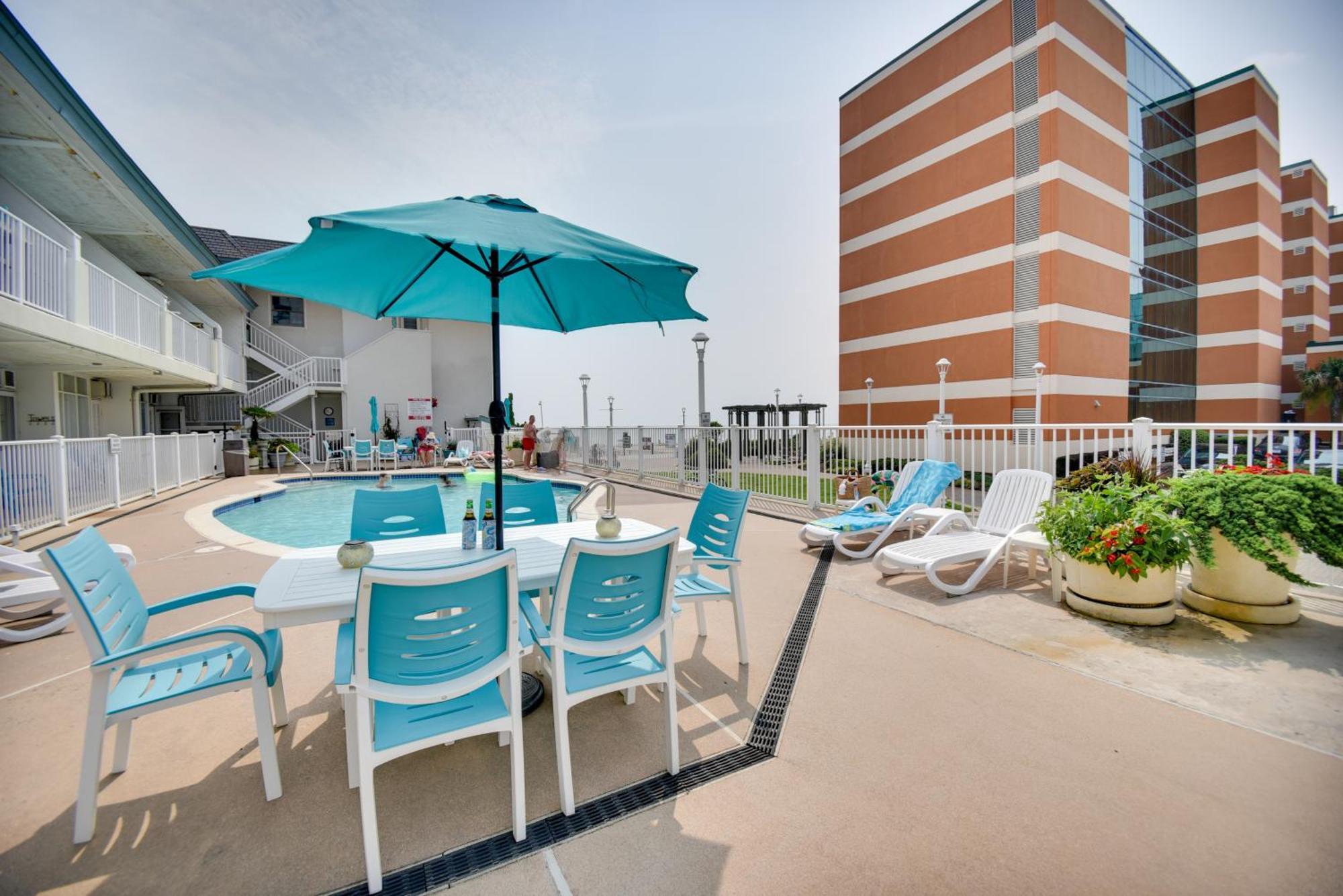 Chic Virginia Beach Retreat - Pool, Steps To Beach エクステリア 写真