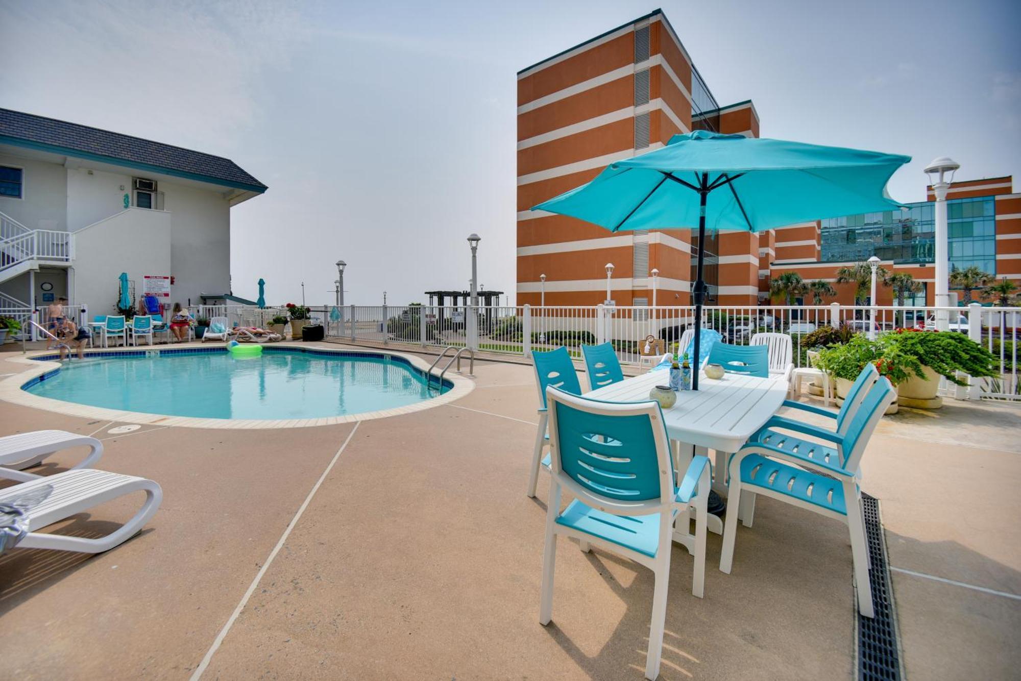 Chic Virginia Beach Retreat - Pool, Steps To Beach エクステリア 写真