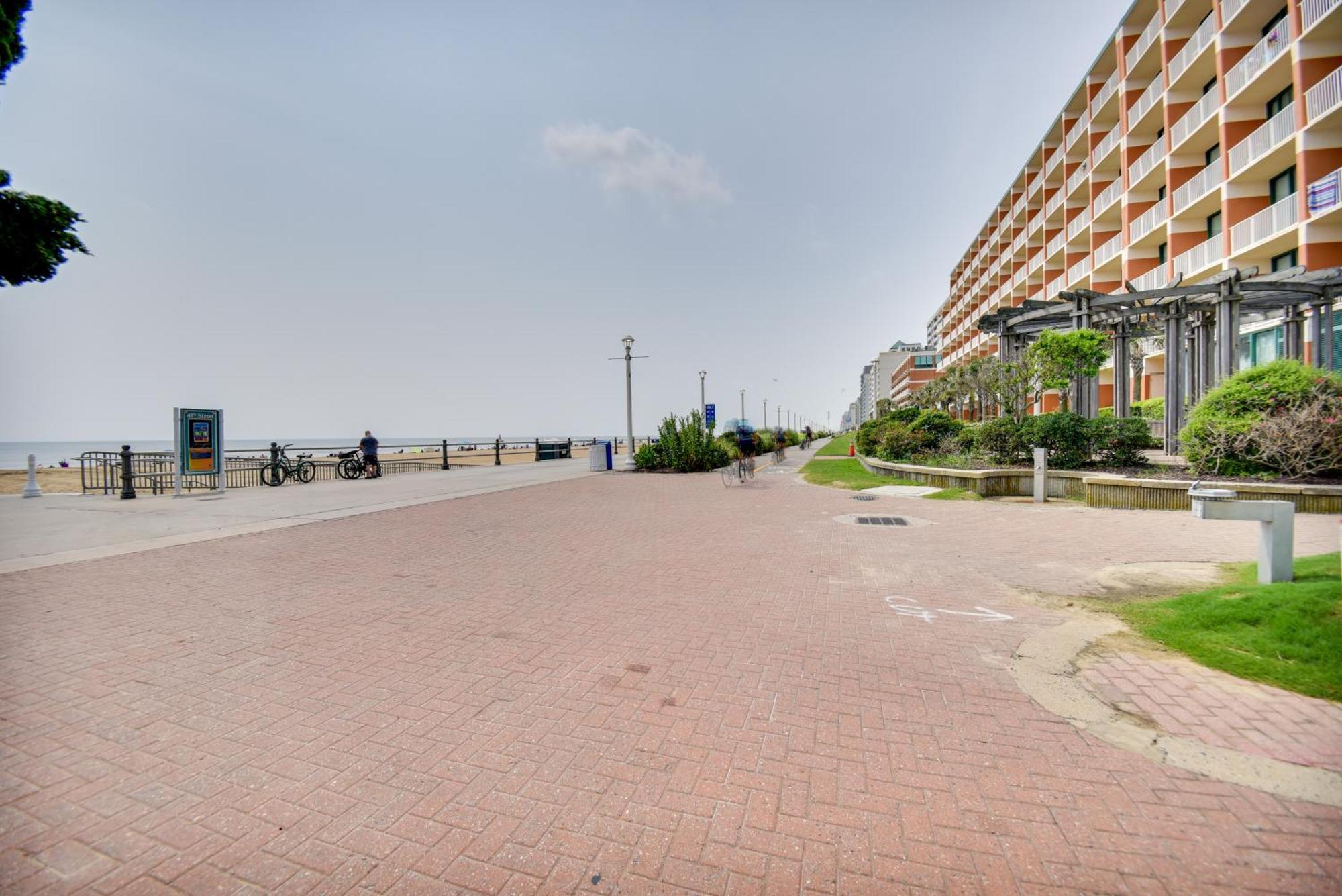 Chic Virginia Beach Retreat - Pool, Steps To Beach エクステリア 写真
